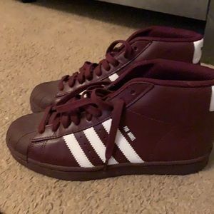 Shell top Adidas size 5 in kids size 7 in women’s